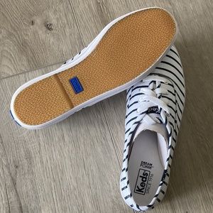Keds Women's Stripe Sneaker Size 7